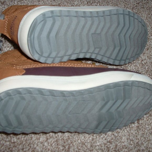 OshKosh BGosh Tarin Ankle Boots Sherpa Quilted Youth Girl Shoe Size 13 1 2 3 NWT - Picture 3 of 3